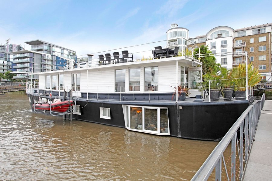Queen Boat